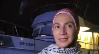 Gaya Wanda Hamidah dengan Keffiyeh di Kapal Bantuan Gaza
