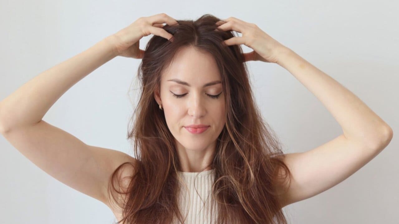 Tips Pijat Kulit Kepala untuk Rambut Tumbuh dan Tubuh Rileks