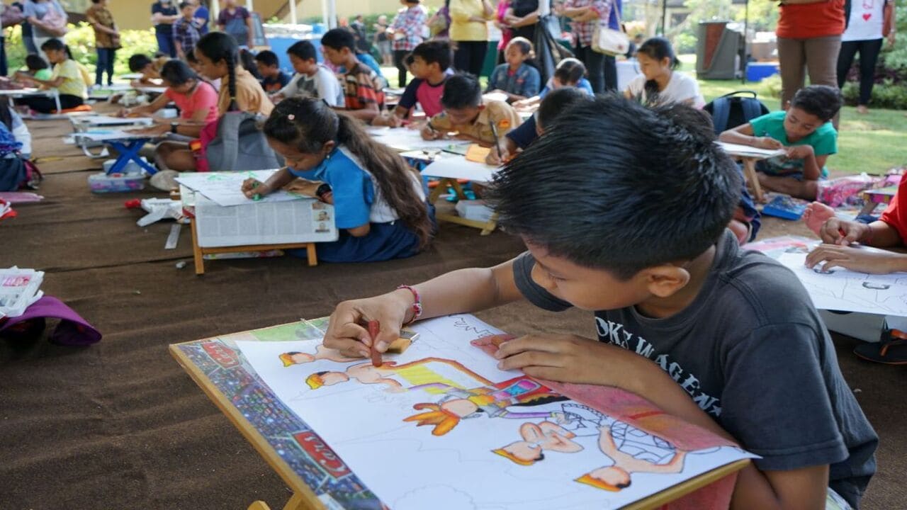 Kompetisi Menggambar Freestyle dengan Spidol Akrilik & Imajinasi